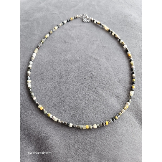 Naszyjnik z kamieni jaspis trzmieli